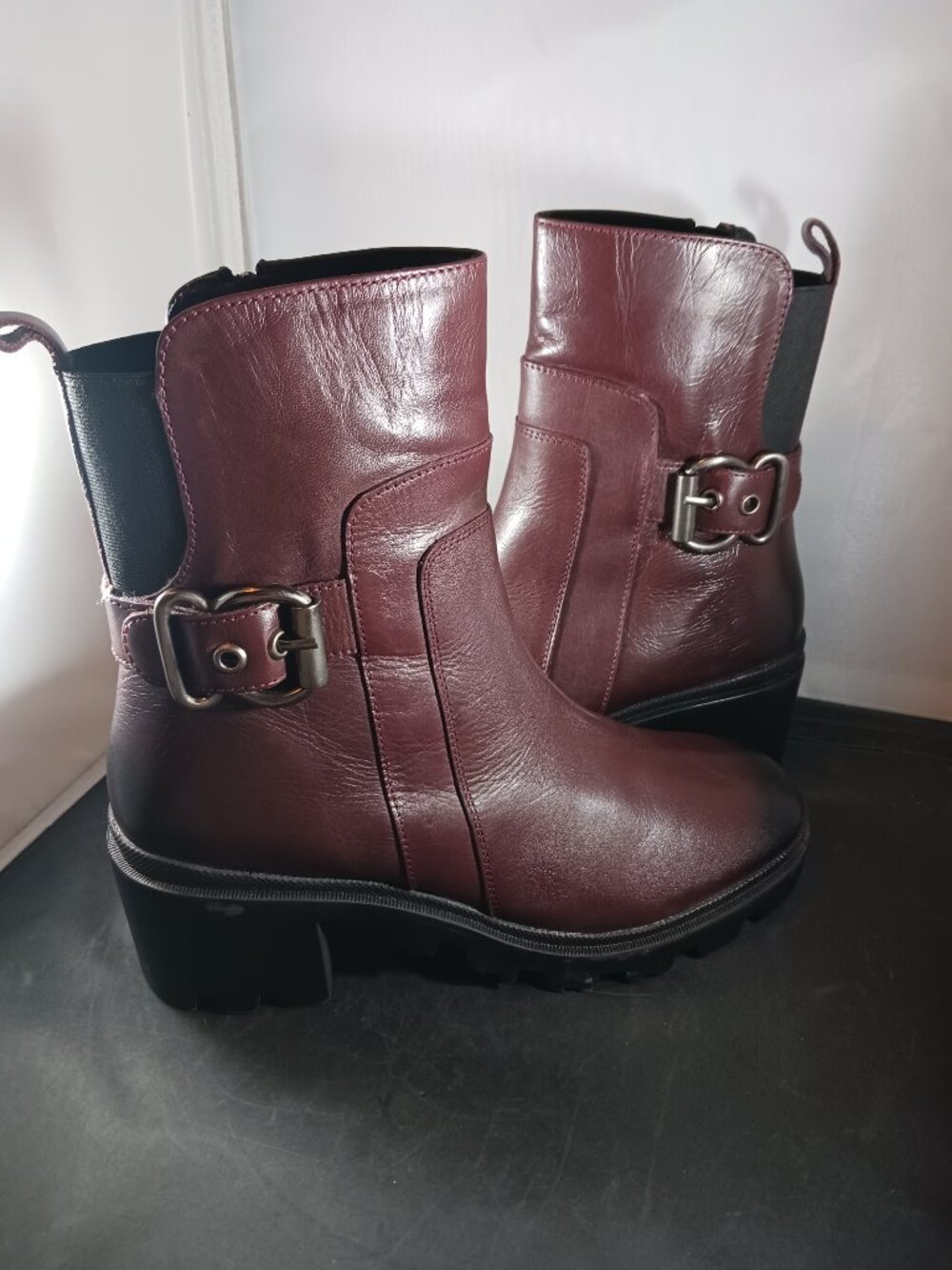 Vintage Foundry Co. Guilia Women's Burgundy Leather Ankle Boot size 9M